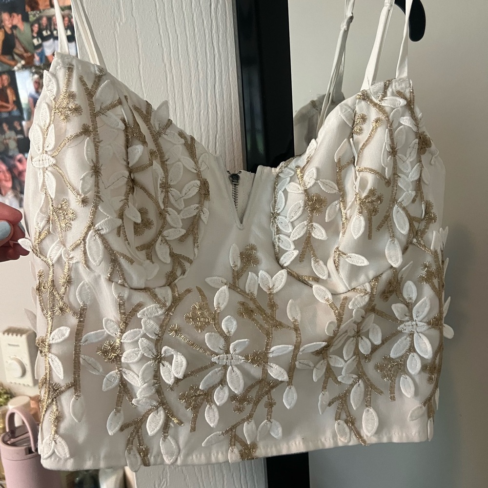 White and Gold Accent Flower Tank Top🌼